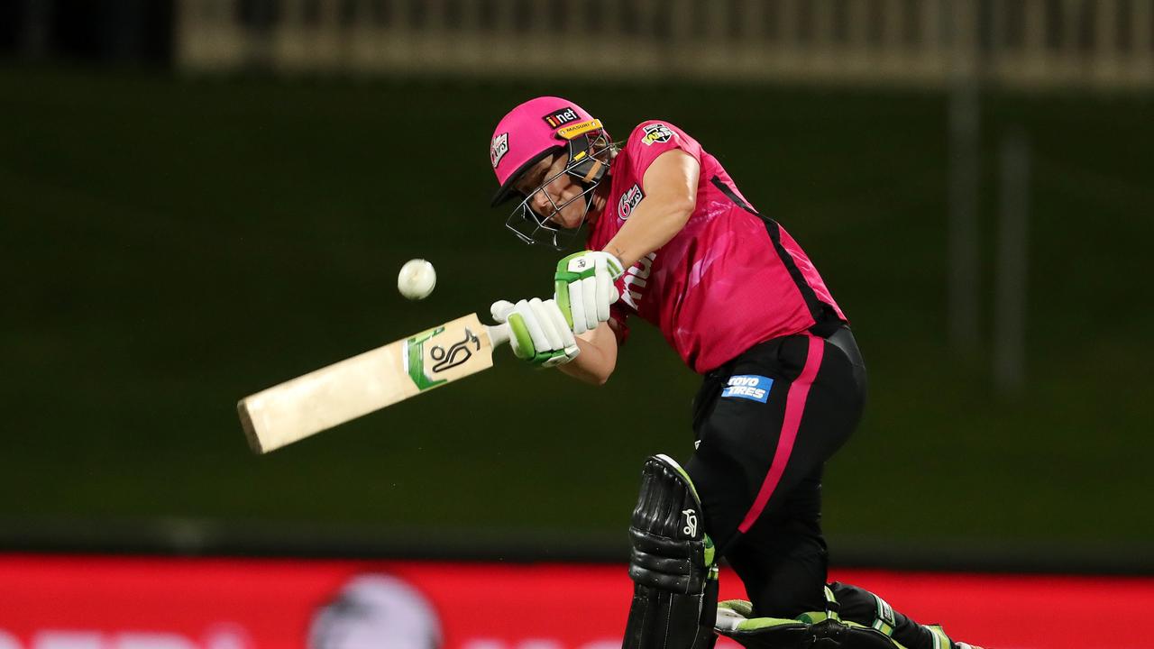 Alyssa Healy smashed the Sydney Sixers to victory in the Women's Big Bash League opener against the Melbourne Stars.