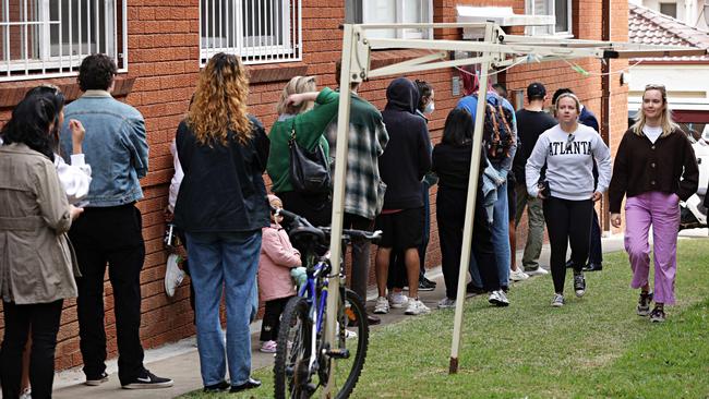 WEEKEND TELEGRAPH JULY 15, 2023. A line of hope full renters to see a apartment on Frederick St, Ashfield.  Picture: Adam Yip