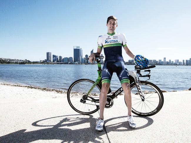 Luke Durbridge on his bike in front of the Perth city skyline.