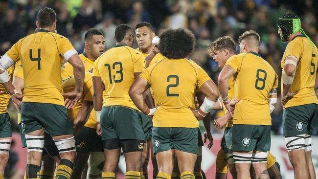 The Wallabies regroup after a Springboks try.