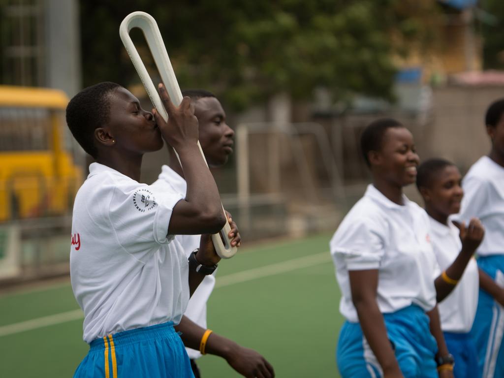 The Queen’s Baton was carried in relay to Theodosia Okoh Hockey Stadium where it was presented to children from a variety of schools in Accra, Ghana, on 20 March 2017.