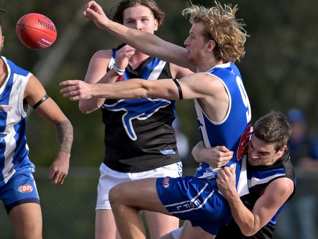 EDFL: Oak Park’s Jedd Taylor is caught by Stephen Treweek of Sunbury Kangaroos. Picture: Andy Brownbill