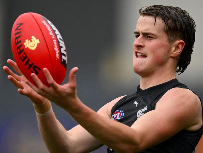 MELBOURNE, AUSTRALIA - NOVEMBER 27: Matthew Carroll of the Blues trains during a Carlton Blues AFL training session at Ikon Park on November 27, 2023 in Melbourne, Australia. (Photo by Morgan Hancock/Getty Images)