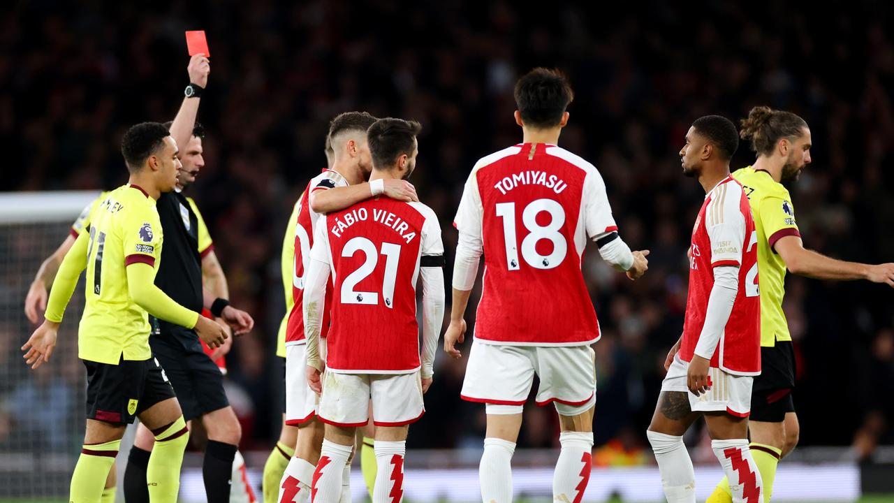 LONDON, ENGLAND – NOVEMBER 11: Referee Michael Oliver shows a red card to Fabio Vieira of Arsenal after foul on Josh Brownhill of Burnley (Not Pictured) during the Premier League match between Arsenal FC and Burnley FC at Emirates Stadium on November 11, 2023 in London, England. (Photo by Marc Atkins/Getty Images)