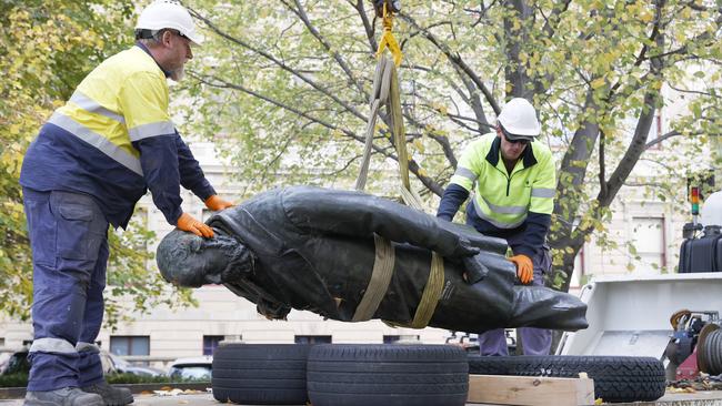 Council workers remove the statue. The William Crowther statue in Franklin Square Hobart has been vandalised overnight resulting in the statue being removed from it's plinth and then removed by Hobart City Council. Picture: Nikki Davis-Jones