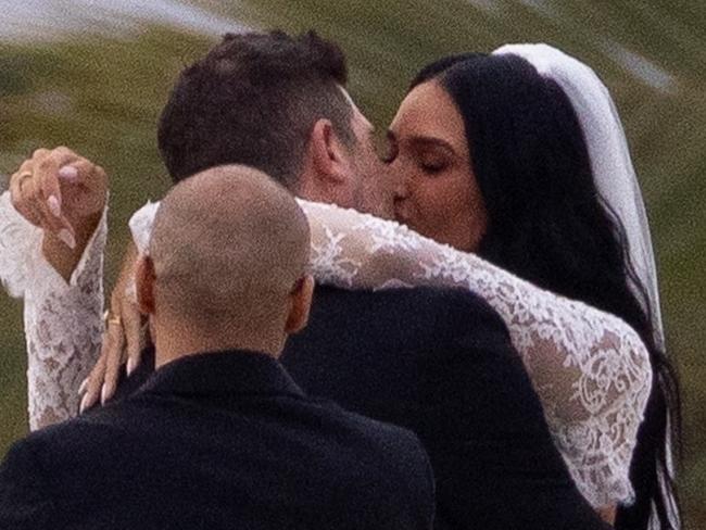 ONE TIME WEB USE FOR NEWS.COM.AU ONLY - FEES APPLY -  AU_3258283 - *PREMIUM-EXCLUSIVE* Los Cabos, MEXICO  -   - American-Canadian singer-songwriter and record producer Robin Thicke tied the knot with April Love Geary in an intimate ceremony at Las Ventanas al Paraiso in Los Cabos, Baja California Sur, Mexico celebrating their union in a stunning coastal setting.    Pictured: Robin Thicke, April Love Geary    BACKGRID Australia 30 MAY 2025     BYLINE MUST READ: HEM / BACKGRID    Phone: + 61 419 847 429  Email:  sarah@backgrid.com.au