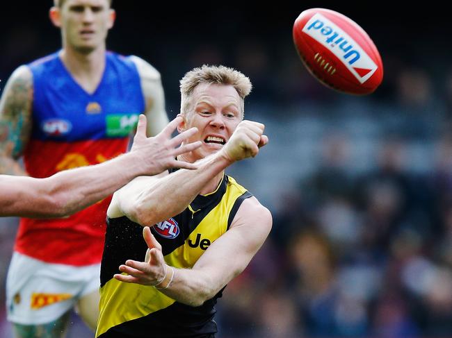 MELBOURNE, AUSTRALIA - JULY 16: Jack Riewoldt of the Tigers handballs away from Nick Robertson of the Lions during the round 17 AFL match between the Richmond Tigers and the Brisbane Lions at Etihad Stadium on July 16, 2017 in Melbourne, Australia.  (Photo by Michael Dodge/Getty Images)