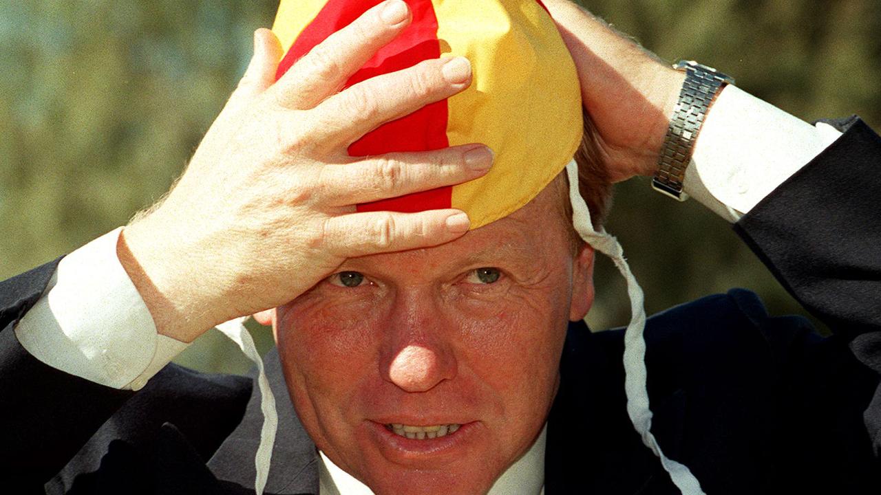 Peter Beattie on the campaign trail on the Gold Coast in 1998.