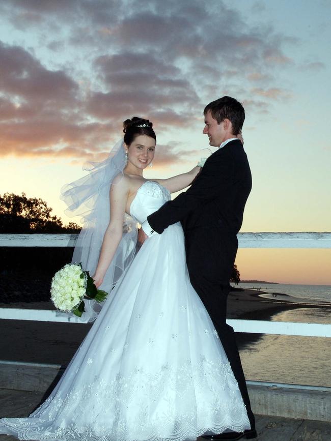 Tamara Newton and Cameron O'Sullivan were married in Hervey Bay on October 29, 2006.