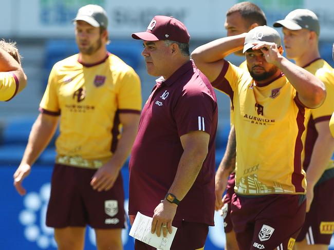 GOLD COAST, AUSTRALIA - NOVEMBER 01: Mal Meniga talks to players during a Queensland Maroons State of Origin training session at Cbus Super Stadium on November 01, 2020 in Gold Coast, Australia. (Photo by Chris Hyde/Getty Images)