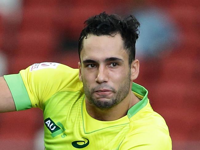 SINGAPORE - APRIL 28:  Brandon Quinn of Australia makes a pass during the 2018 Singapore Sevens Pool D match between New Zealand and Australia at National Stadium on April 28, 2018 in Singapore.  (Photo by Suhaimi Abdullah/Getty Images)