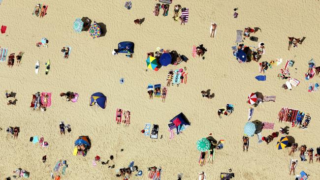 04/01/2013 NEWS: NEWS- Aerial photos of the Gold Coast. The crowd at Burleigh Heads. Pic by Luke Marsden. M14687075