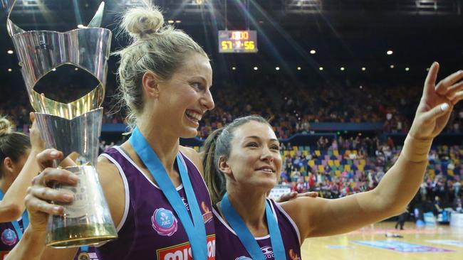 Laura Geitz and Kimberley Ravaillion after the Firebirds win in 2015.