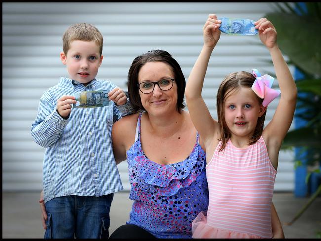 Jenna pays her children $10 each. Daughter, Sophie Bunce 7, and son, Lachlan Bunce 6, get the same amount. Picture: Jamie Hanson