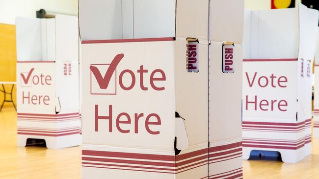 Voting at Logan City Council elections at Daisy Hill State School at 3.00pm, Saturday, March 28, 2020 (AAP Image/Richard Walker)