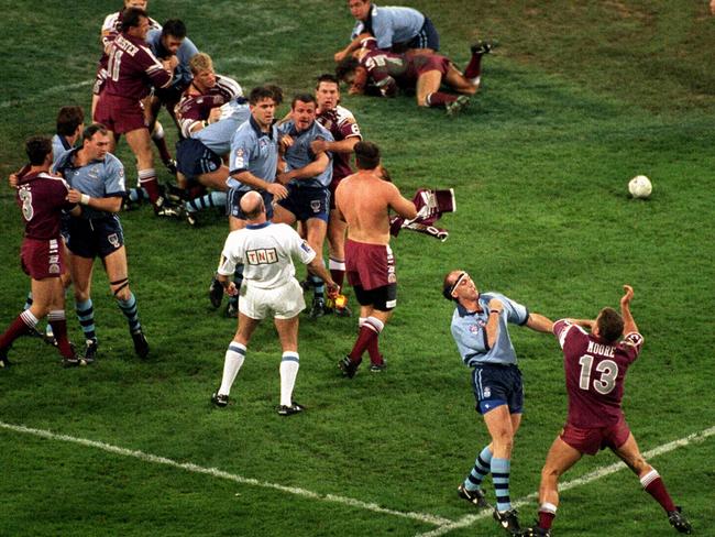 NSW second-rower David Barnhill and Maroons lock Billy Moore come to blows in 1995. Photo: File