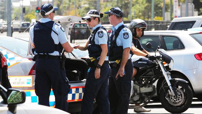 A short but intense brawl broke out in The Smoothie Shack juice bar at Nobby Beach at around 11:20 this morning. A large number of police attended the scene.