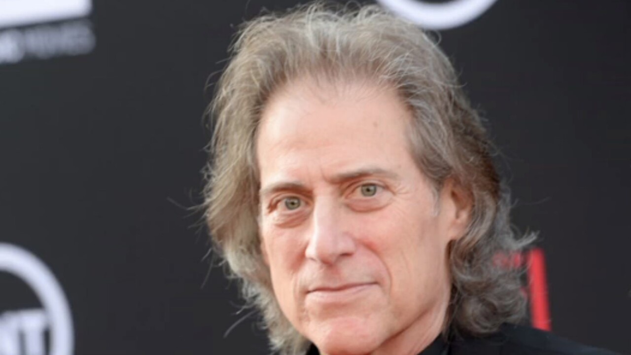 Comedian richard lewis dies from heart attack at 76 sky news australia