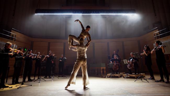 Richard Tognetti led the Australian Chamber Orchestra in a concert featuring Sydney Theatre Company and star English counter tenor Iestyn Davies. Picture: Daniel Boud