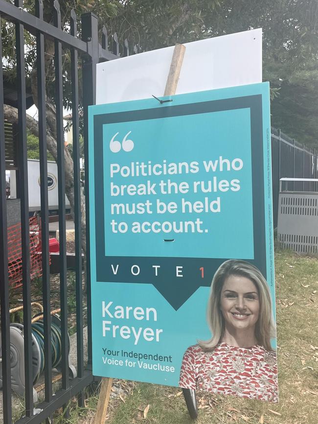 Community independent Karen Freyer’s corflute at Bondi Public School. Picture: Bianca Healey.