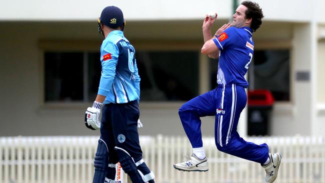 Brad Simpson of Bankstown bowls during a Poidevin Gray Shield match in 2021. (Photo by Jeremy Ng/News Corp Australia)