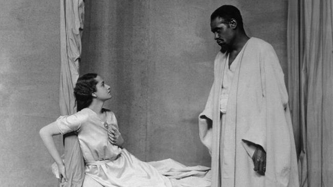 Paul Robeson performing Othello with Peggy Ashcroft in Britain in 1930. © Bettmann/CORBIS