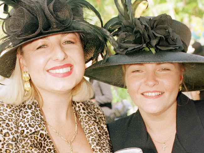 Ladies Day at Cluden Racecourse ROSEMARIE DAVITT and MEGAN FISHER. 30 Jul 2000