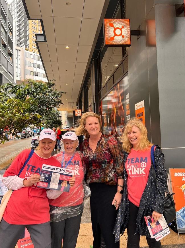 Independent candidate Kylea Tink hits pre poll in North Sydney