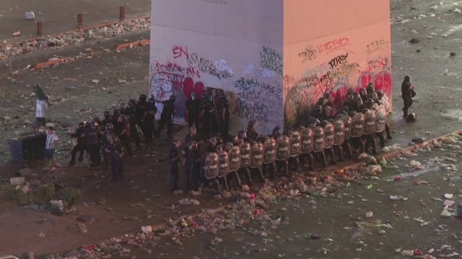 Argentina: Fans and Police CLASH After World Cup Parade Shut Down