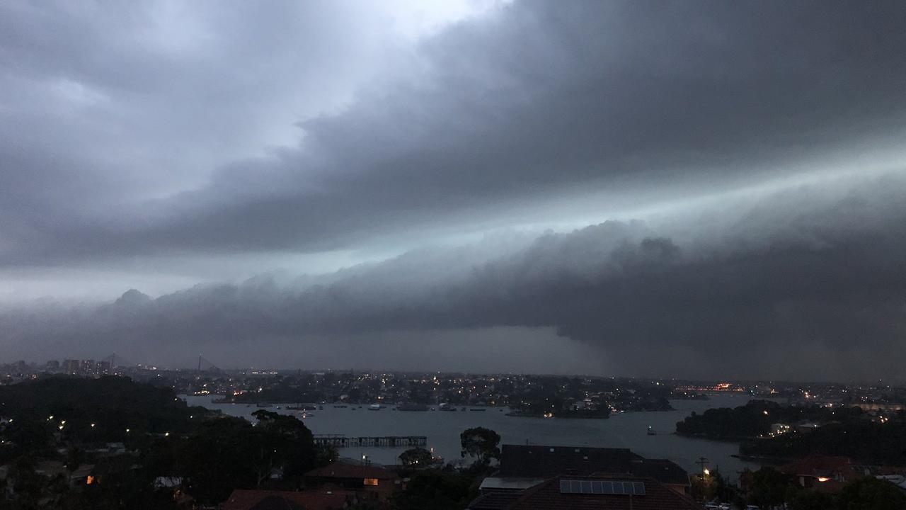 Thursday night’s storm rolling into Sydney. Picture: Twitter/Margot Lloyd @MooglePuff