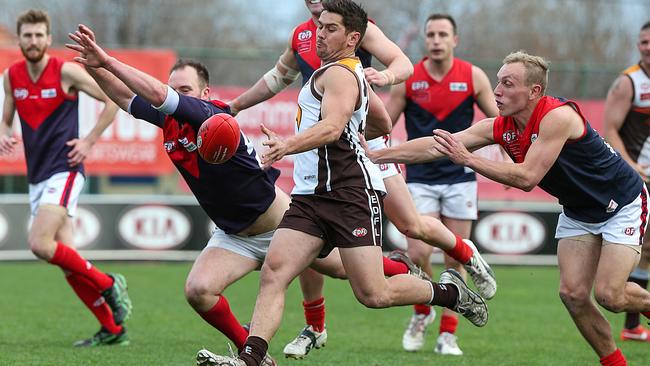 Jesse Davies gets a kick away in the 2016 EDFL Division 1 grand final .Picture: Ian Currie