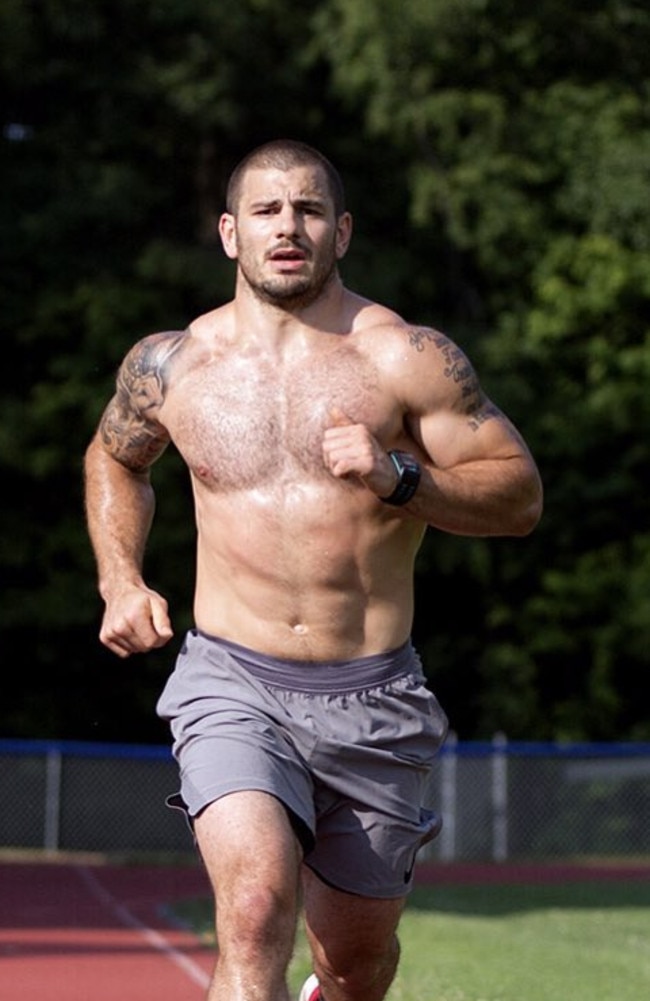 CrossFit star beats alcoholism to world’s fittest man Photo