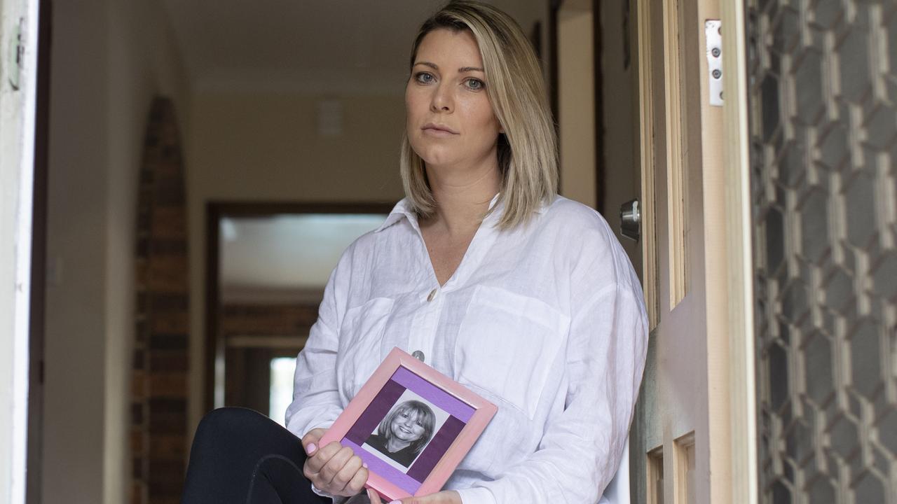 Kristie Webster at home in Matraville with a photo of her mum. Picture: NCA NewsWire / Nikki Short