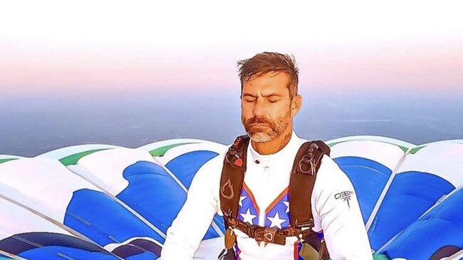 One of the Gold Coast's most extreme adventurers Damien Rider jumped off a hot air balloon at a record 7,500 feet to raise money for the Blue Knot Foundation.