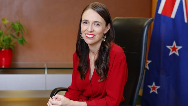 Jacinda Ardern poses at her desk for the last time as NZ Prime Ministe. Picture: Getty Images.