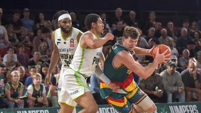 LAUNCESTON, AUSTRALIA – JANUARY 18: Will Magnay of the Jackjumpers drives to the basket during the round 16 NBL match between Tasmania Jackjumpers and South East Melbourne Phoenix at Silverdome, on January 18, 2023, in Launceston, Australia. (Photo by Simon Sturzaker/Getty Images)