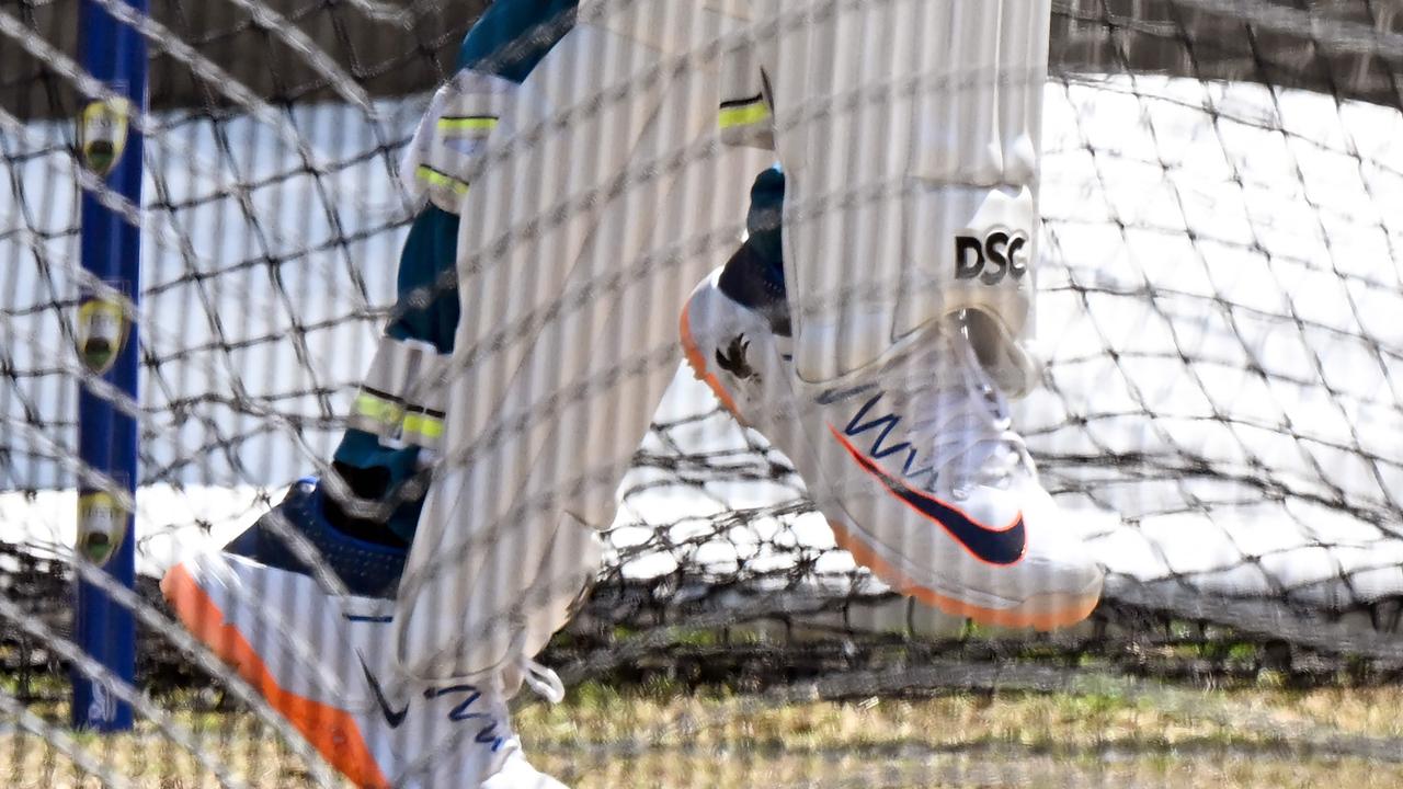 A dove symbol is seen on the shoe (R) of Australia's Usman Khawaja. Picture: William West / AFP)