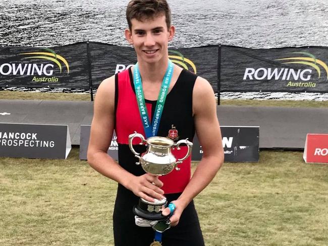 Rockhampton Grammar's Chad Willett blitzed the field to win gold in the under-17 men's single scull A final at the national rowing championships in Tasmania