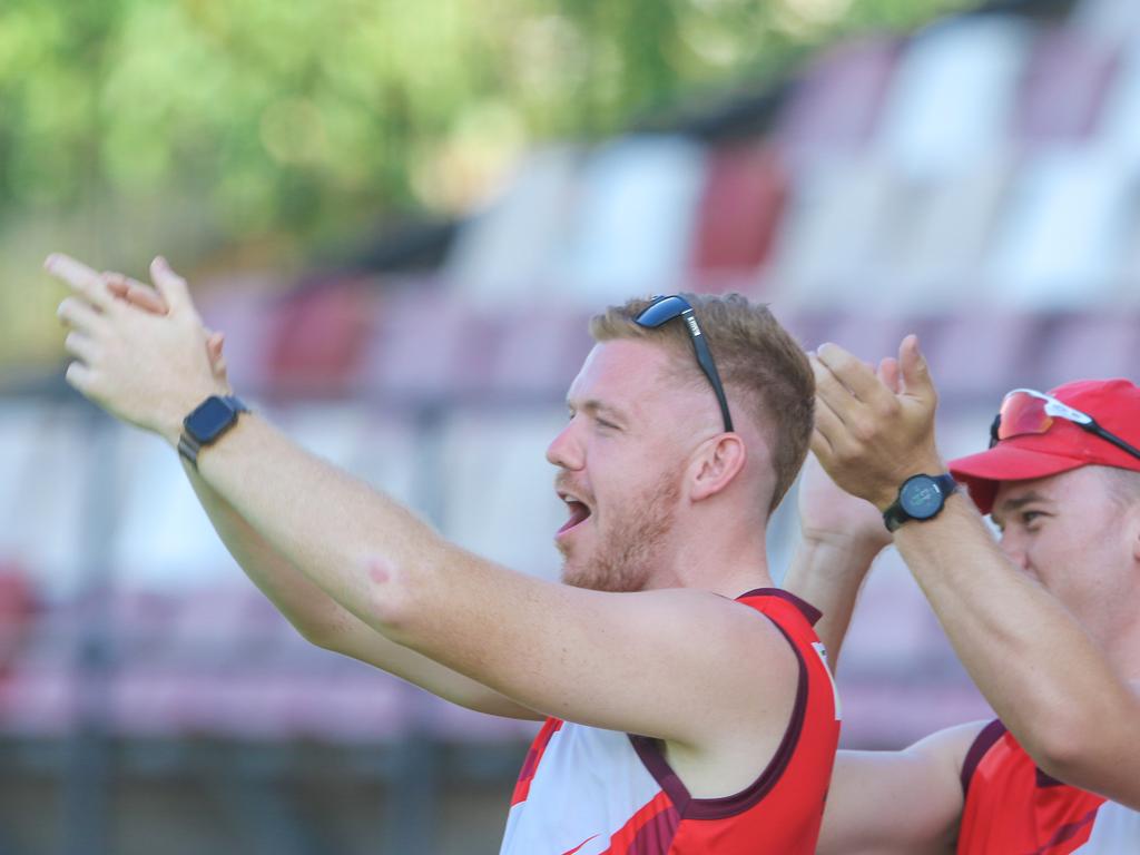 Team mates applauded Waratah batter Ash Chandrasinghe as he knocks off five hundreds in a row, Picture: Glenn Campbell