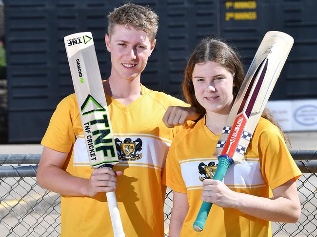 Lucy Bowering (right) was a star with the ball for the Seahorses over the weekend. Picture: Mark Brake)