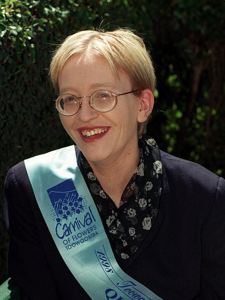 Jodie Luchterfhand, Toowoomba Carnival of Flowers Queen entrant - 13 Sept 1998 socials headshot