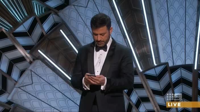 Jimmy Kimmel tweets Donald Trump live from the Oscars