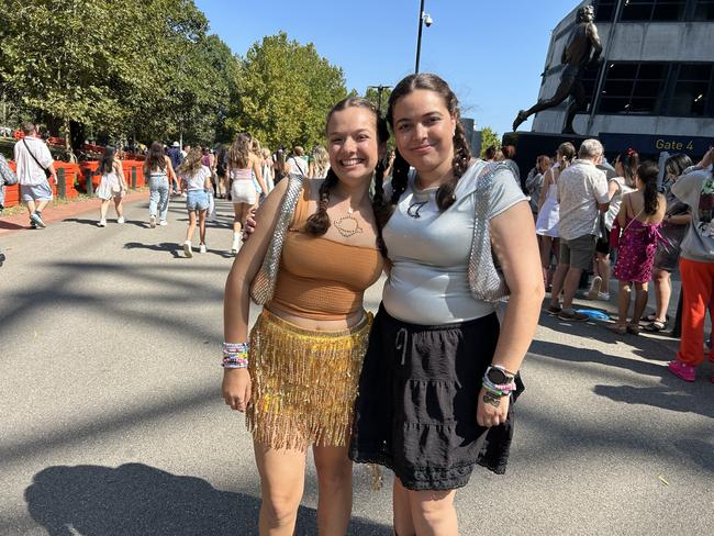 Savannah and Kallie Spalding