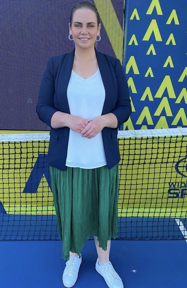 Former Aussie tennis ace Jelena Dokic has again hit back at fat shamers on Friday night.