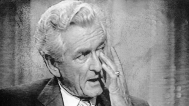 Bob Hawke wipes away a tear away on TV after admitting to cheating on Hazel, his wife of 33 years. Picture: Channel 7.