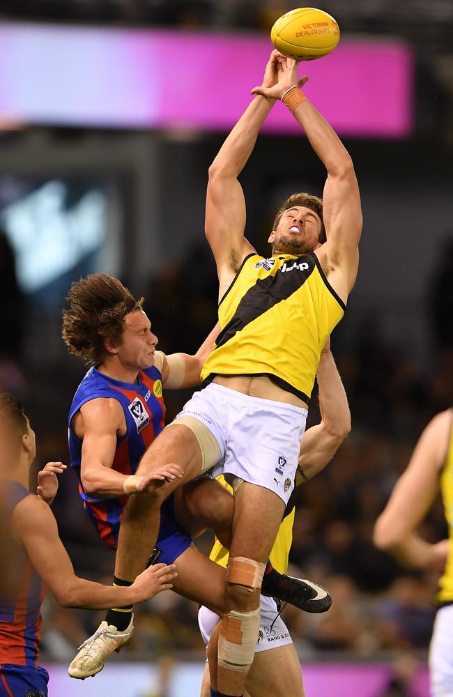 Shaun Hampson takes a mark during the Port Melbourne v Richmond VFL Grand Final at Etihad Stadium, September 24, 2017.