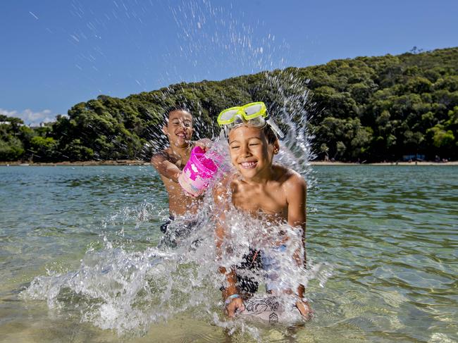 Tujuan Fruean, 11, splashes his brother Isaiah Fruean, 7, at Tallebudgera Creek. Picture: Jerad Williams