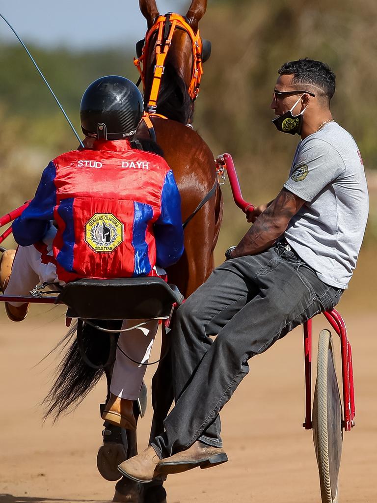 Oliveira (R), talking shop with Brazilian rider Marquinhos. Picture: Buda Mendes/Getty Images