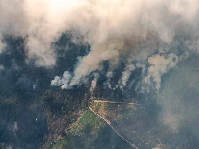 2019 Tasmanian bush fires. Back-burning Operations near Lonnavale, Riveaux Road Fire - at Southwest National Park. . Picture - LUKE TSCHARKE / PAR AVION
