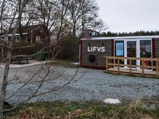 One of Lifvs unmanned supermarket stores is pictured on May 6, 2021 in Veckholm, a village of a few hundred people, about 80 kilometres from Stockholm, near the city of Enkoping. - One after another, grocery stores are shutting down in rural Sweden, leaving villagers to log miles to buy food. But a new type of shop has sprung up in their wake: unmanned supermarkets in mobile containers. (Photo by Jonathan NACKSTRAND / AFP)